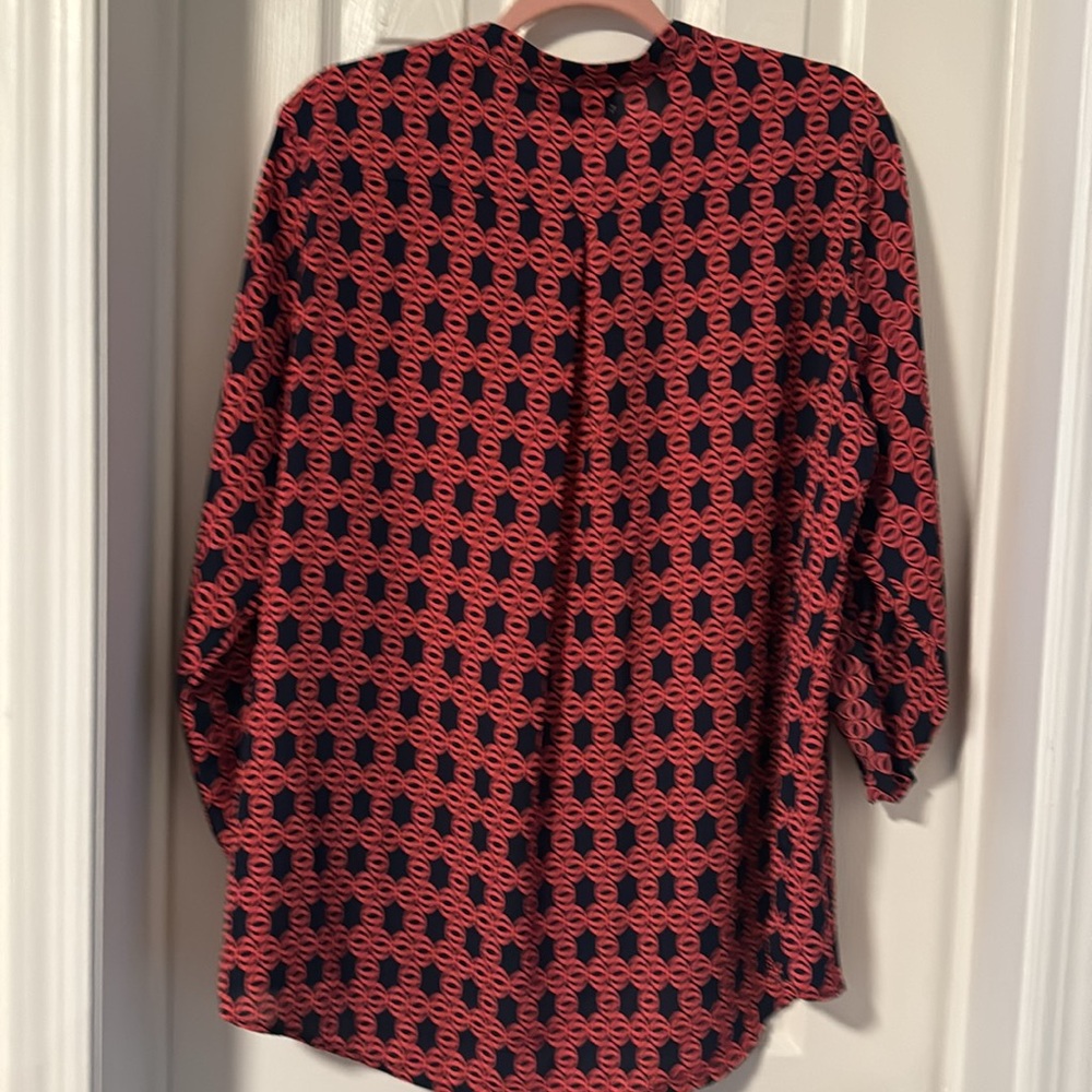 Beautiful Pink Rose 3/4 sleeve v-neck blouse. - Picture 6 of 6